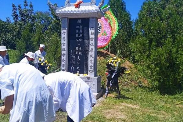 选个立碑吉日立碑  也是对亲人的一种缅怀