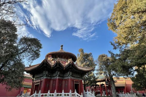 风水学说_北京故宫御花园种了好多柏树